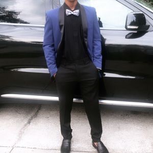 Men’s sports coat one button to close with bow tie